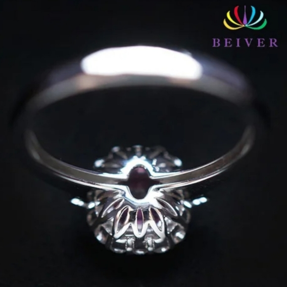 Woman's Ring - Picture 3 of 4